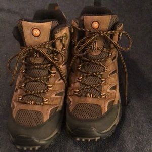 Mens hiking boots size 8